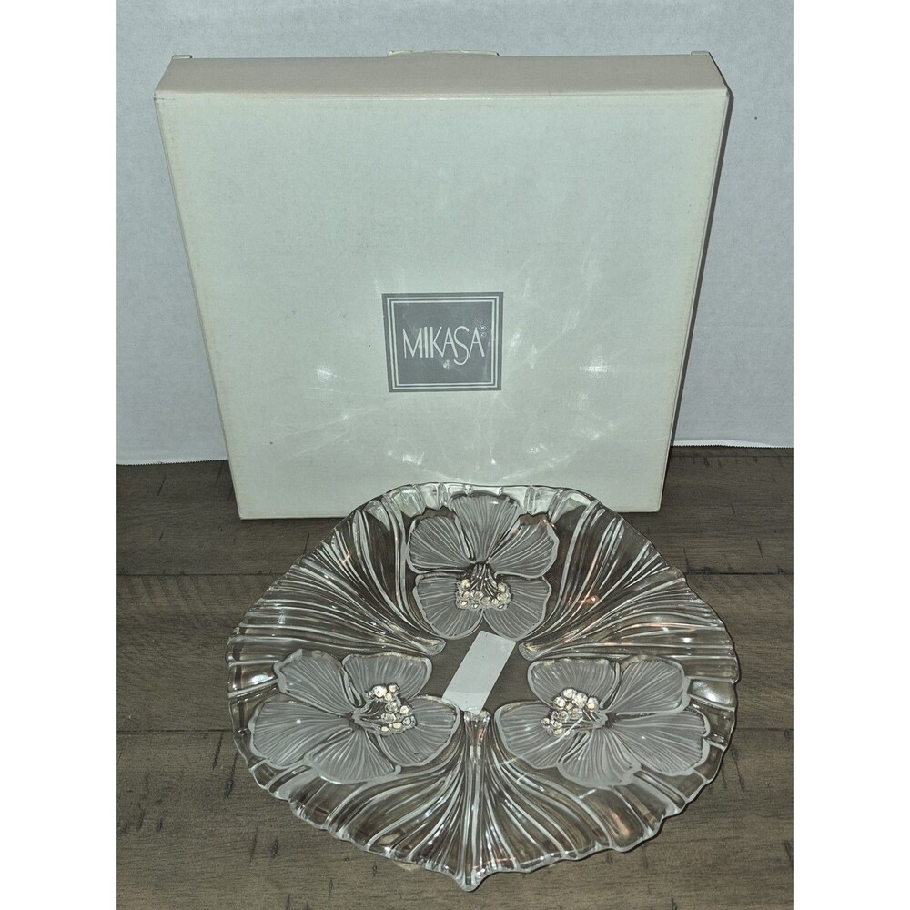 Mikasa Hibiscus Frost Pattern 9 1/2 inch Luncheon Plate New Open Box